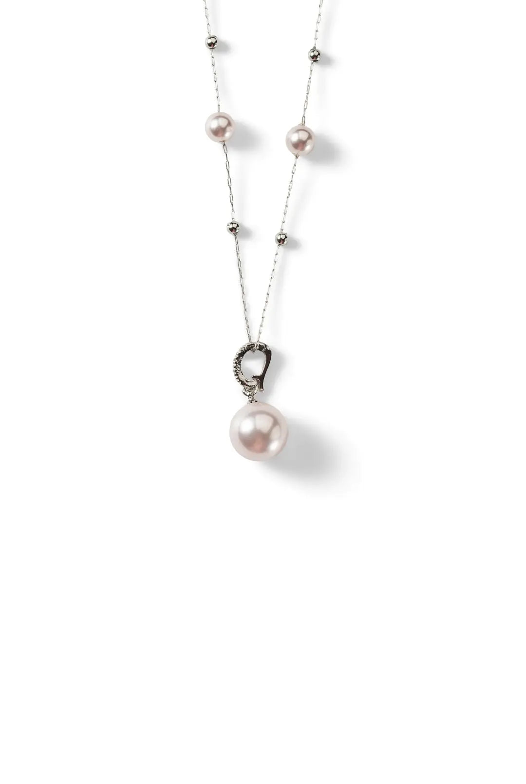 Aiko Tanaka Yoiboshi necklace, a chain of spaced pink pearls ending in a white pearl drop, on a white background