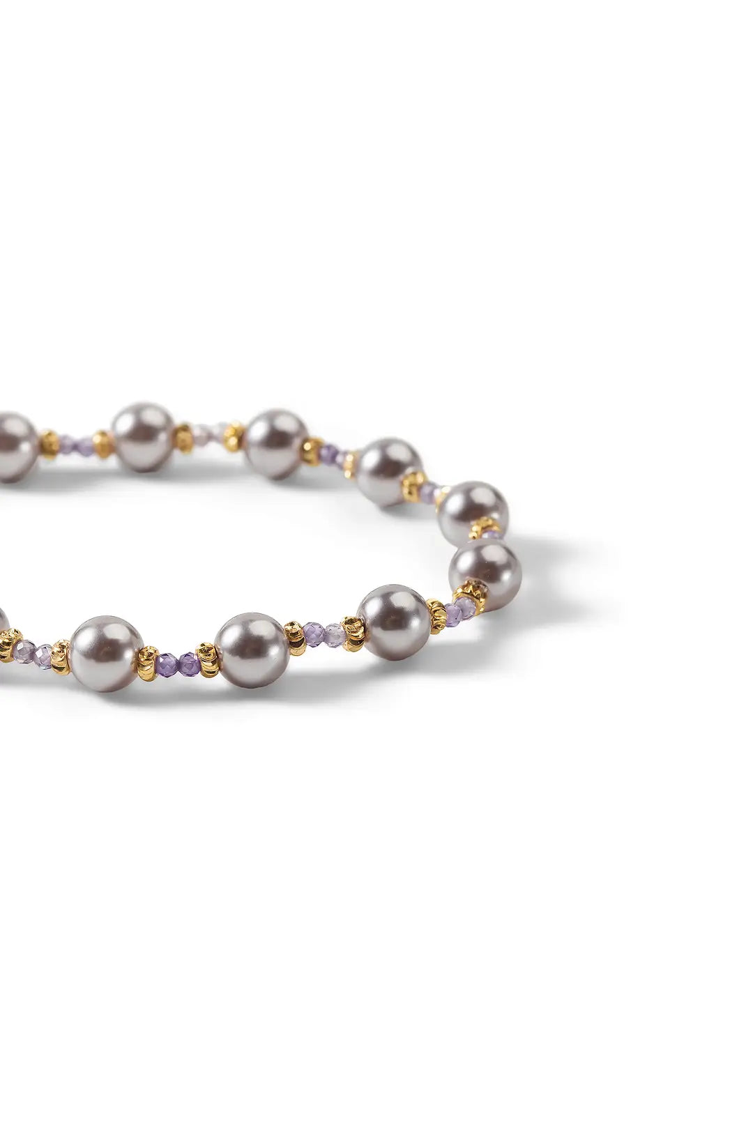 Aiko Tanaka Kasumi no Ito bracelet, a strand of silver-grey pearls on a fine gold chain, shown on a white background