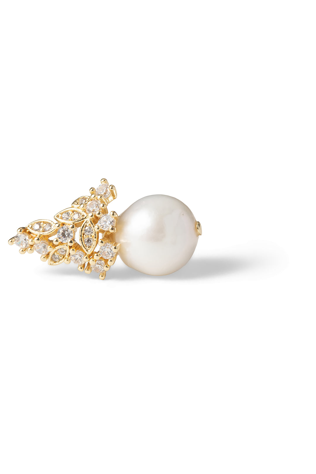 Side view of an Aiko Tanaka Ritsu no Hikari earring showing its gold crystal leaf cluster and round white pearl